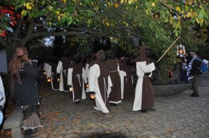 PAIRI DAIZA --- Les moines